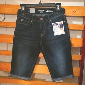 NWT Levi Modern Skinny Bermuda Shorts Size 2/3
